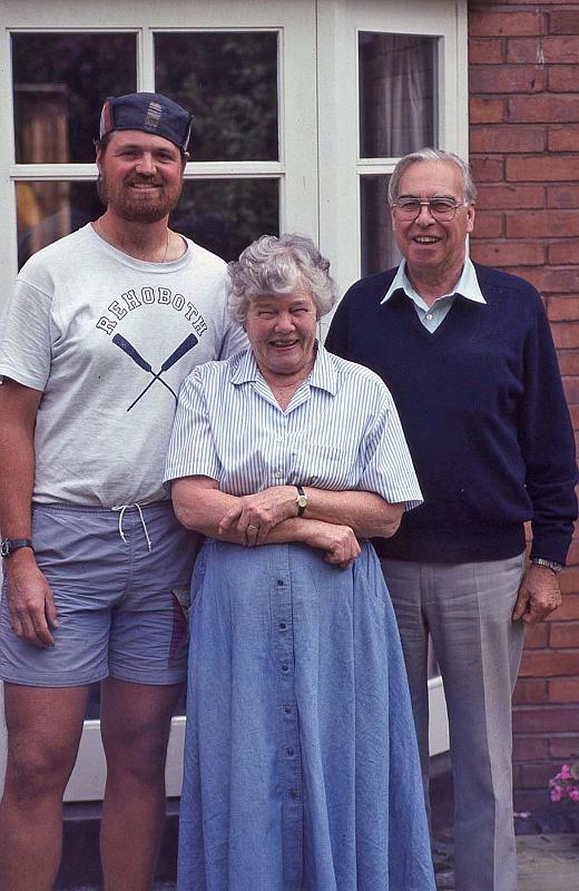 WT 3100 346-27 UK-3 Toni and Brian Kelly at Heswall.jpg